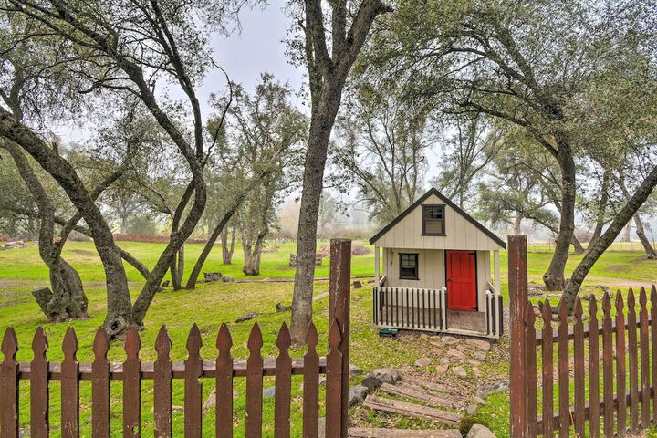 Family Home Near Kings & Sequoia National Parks!