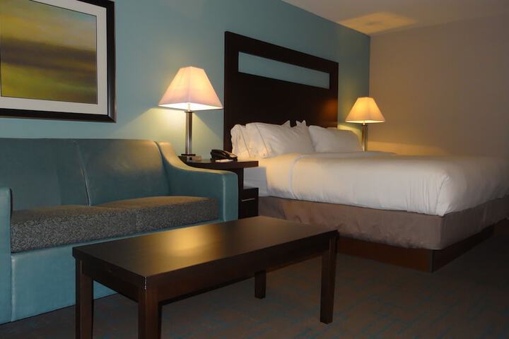 Room 33 of 48