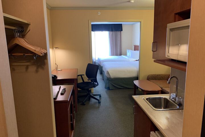 Merit Hotel & Suites