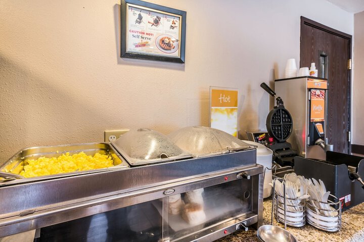 Breakfast/Coffee Service 32 of 34