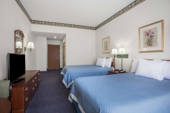 Room 3 of 17