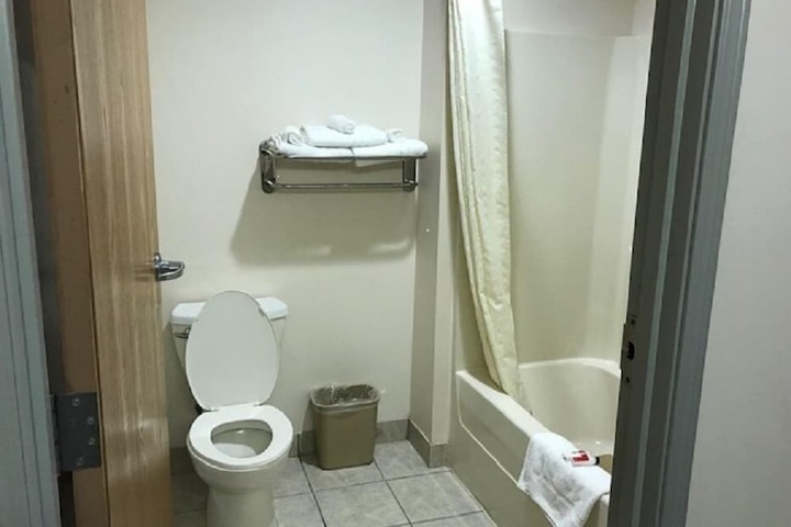 Room 12 of 16