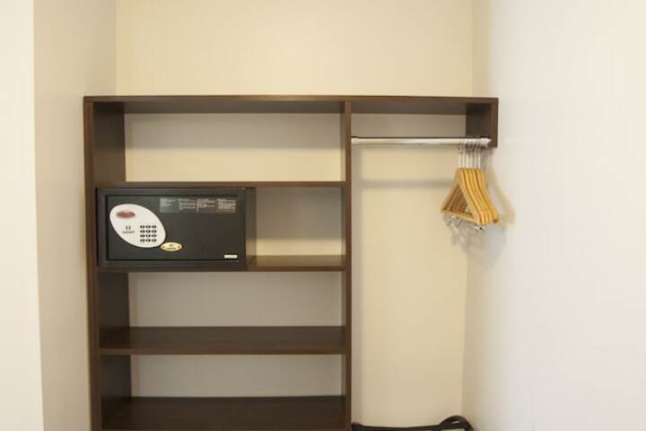 Room 21 of 32