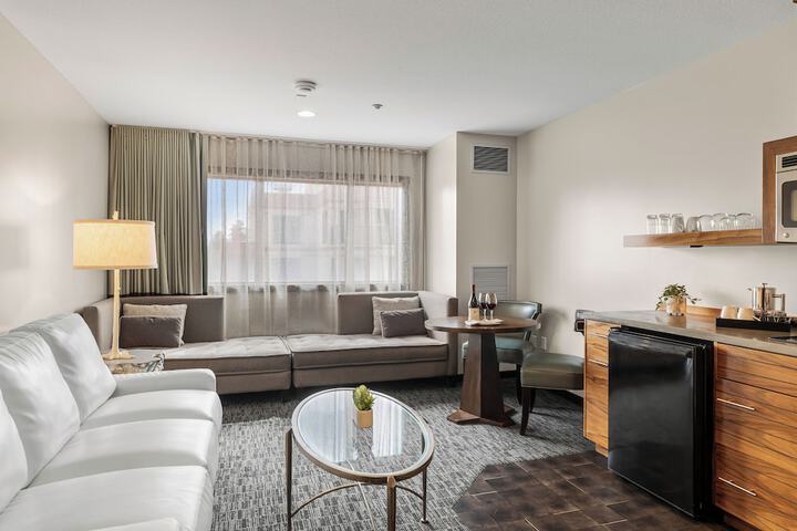 The Oxford Hotel Bend