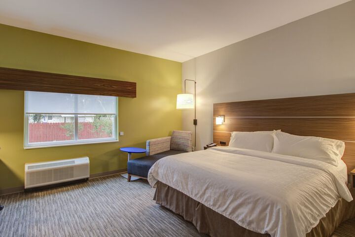 Room 13 of 60