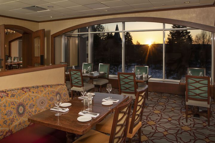 Dining 30 of 42