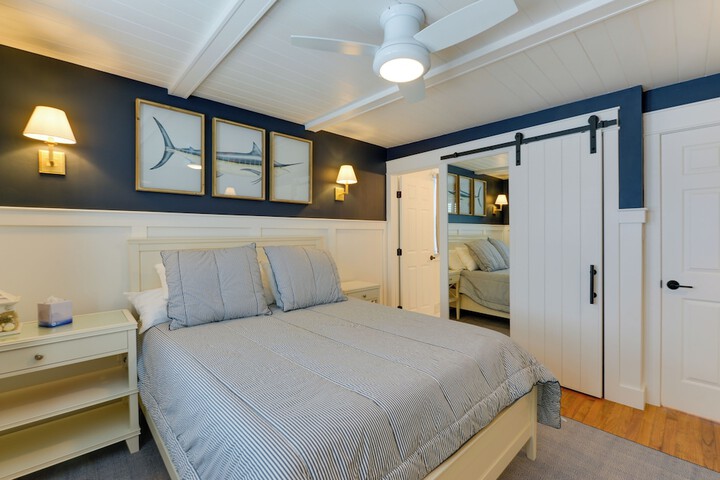 Avalon Vacation Rental w / Porch & Grill!