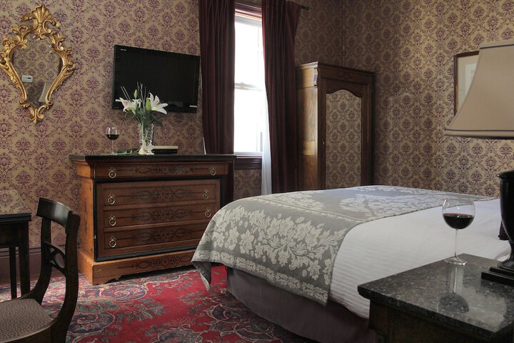 Room 13 of 38