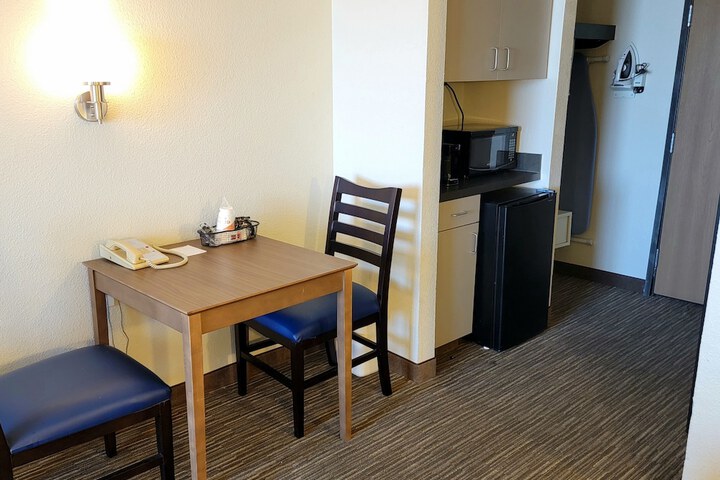 Room 10 of 25