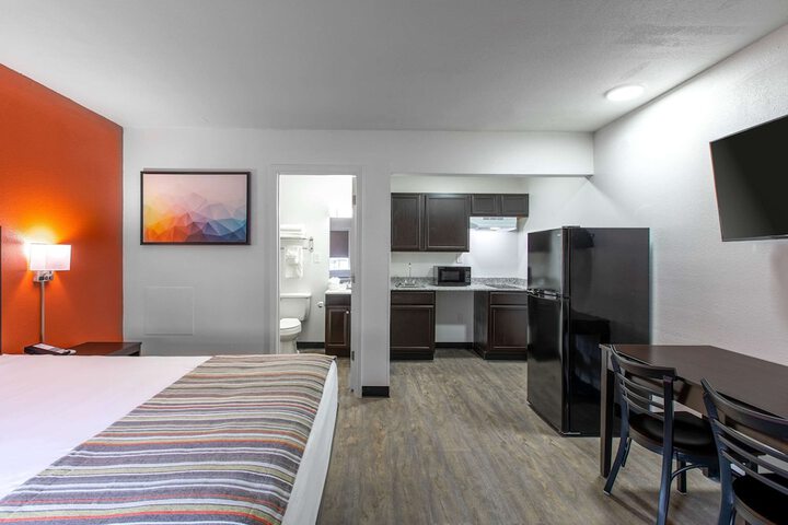 Room 13 of 38