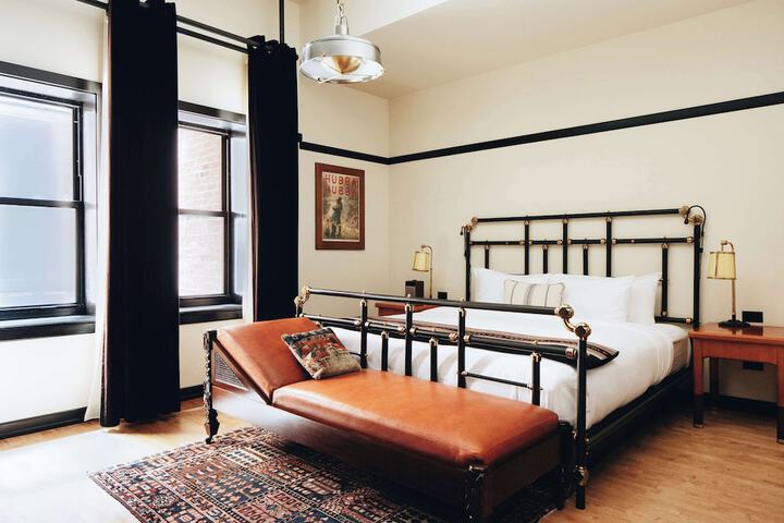 Room 73 of 95
