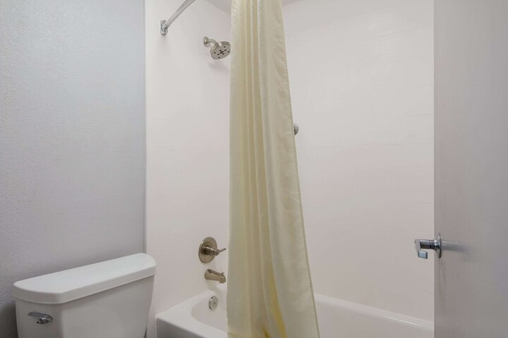 Room 14 of 25