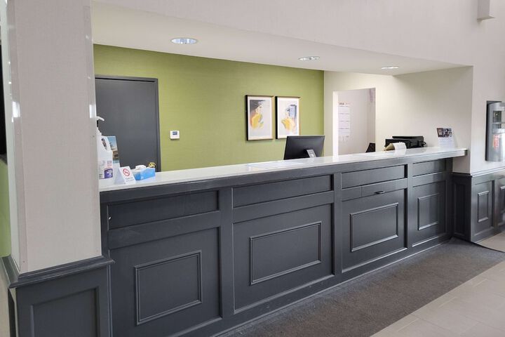 Super 8 by Wyndham Aurora / Naperville Area
