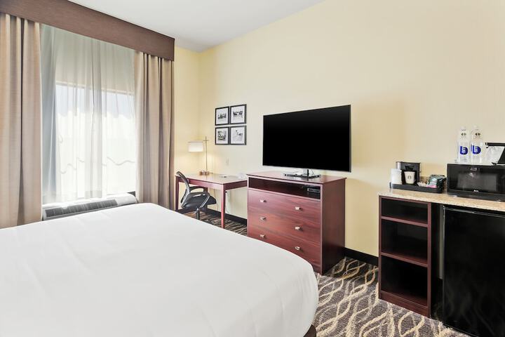 Room 33 of 99