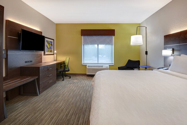 Holiday Inn Express & Suites Smyrna by IHG