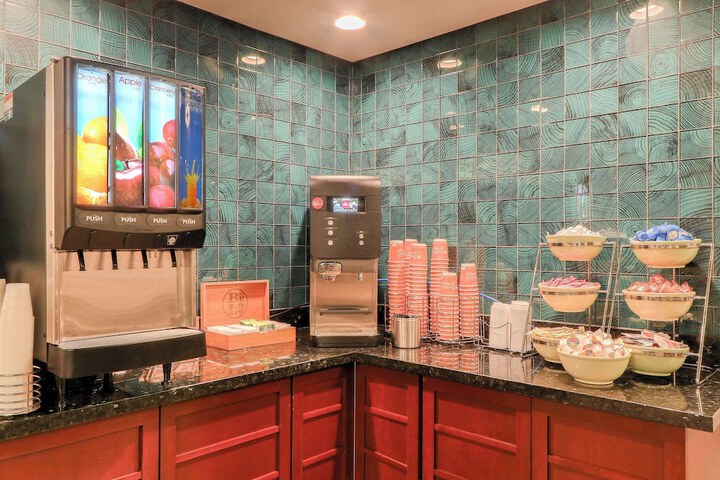 Breakfast/Coffee Service 67 of 73