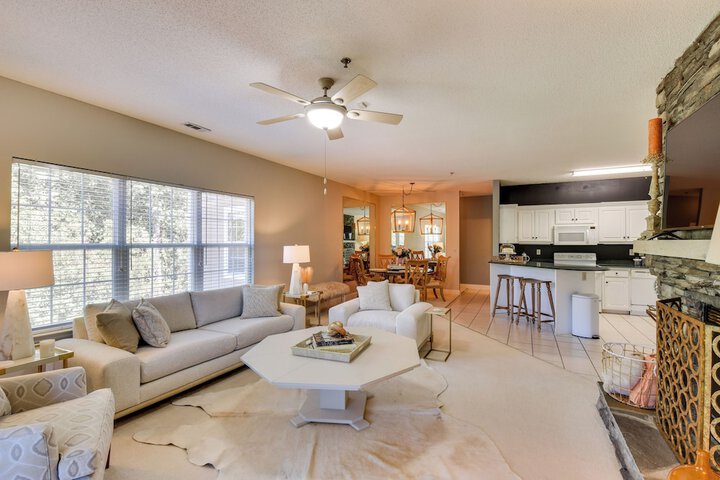 Balcony & Golf Course View! Condo at Kingwood