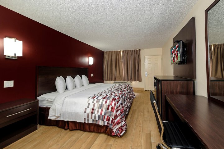 Room 17 of 33