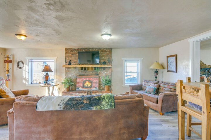 Downtown Del Norte Home Near Hiking & Fishing!