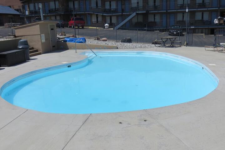 Silver Saddle Motel