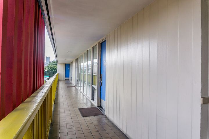 Ballroom/Hall 122 of 143