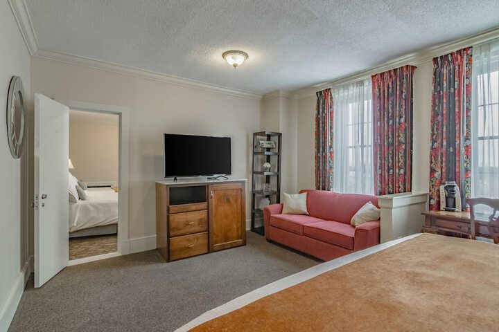 Hotel Bothwell Sedalia Central District an Ascend Collection Hotel