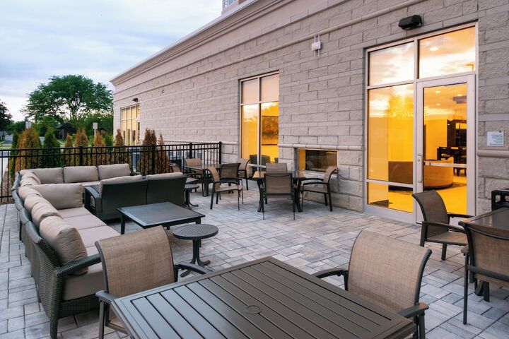 Holiday Inn & Suites Farmington Hills - Detroit NW by IHG