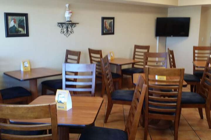 Dining 37 of 44