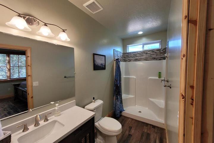 East Zion Trails Retreat-Hot tub Resort Amenities, Exceptional