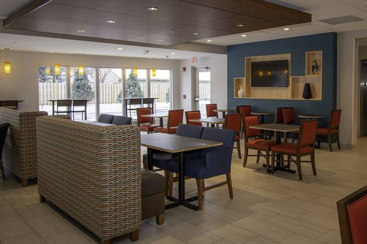 Holiday Inn Express & Suites Tonawanda - Buffalo Area by IHG