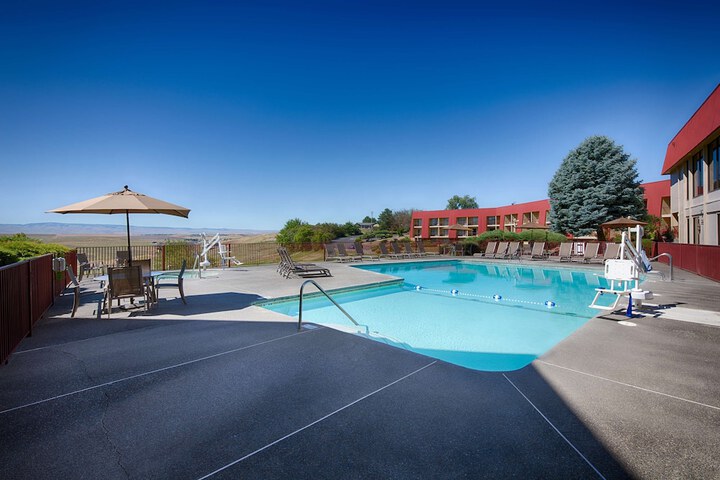 Pool 14 of 63