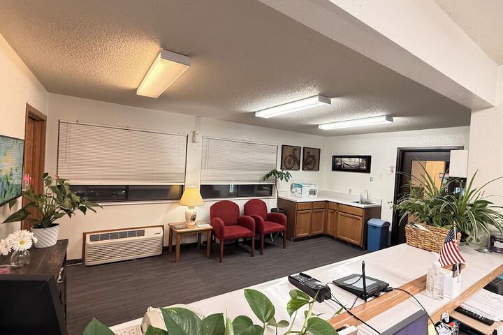 Clarion Hometown Inn