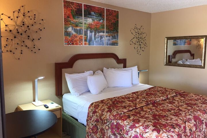 Room 9 of 19
