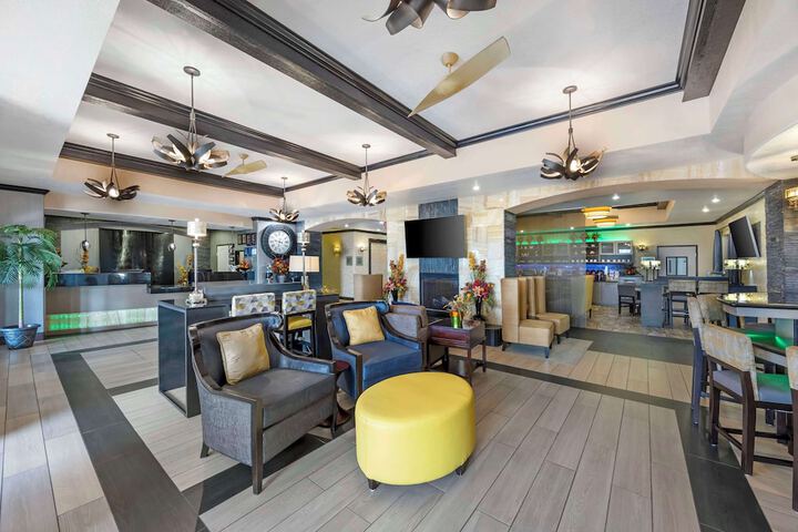 Best Western Plus Emerald Inn & Suites