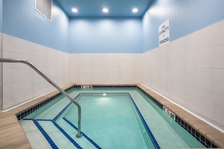 Holiday Inn Express & Suites Rapid City - Rushmore South by IHG