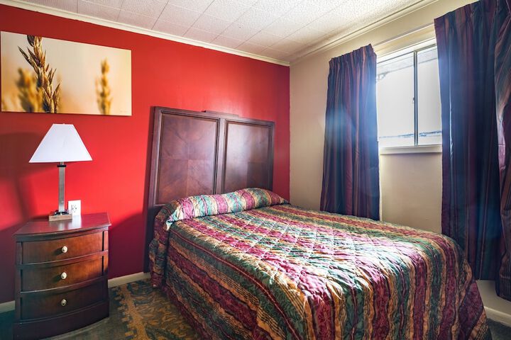 Room 21 of 28