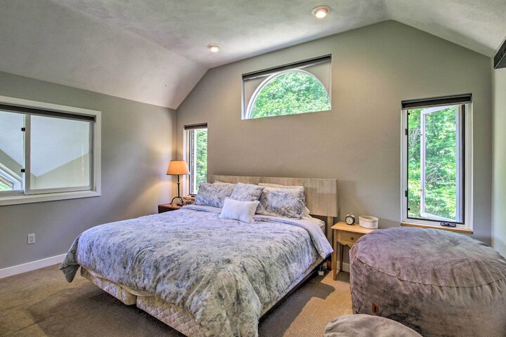 Bartlett Condo w / Mtn-view Deck 1 Mi to Skiing!