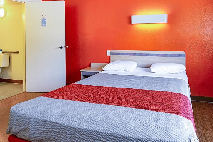 Motel 6 Palatine IL - Chicago Northwest