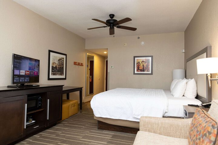 Room 14 of 63