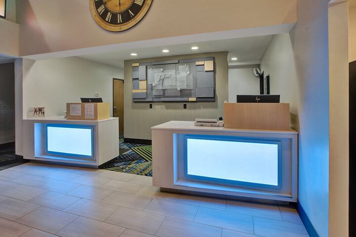 Holiday Inn Express & Suites Petoskey by IHG