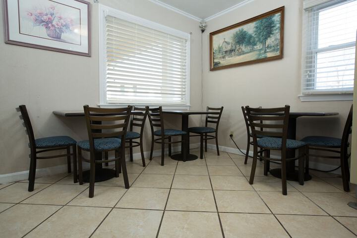 Dining 43 of 56