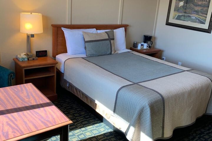 Room 27 of 40