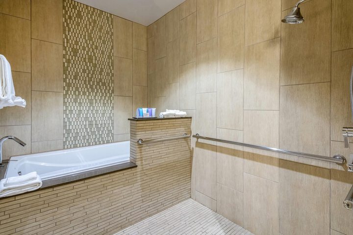 Oasis Hotel & Convention Center an Ascend Collection Hotel