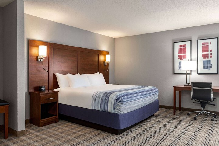 AmericInn by Wyndham Williamsburg