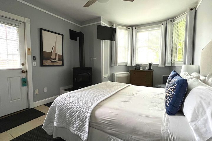 Crowne Pointe Historic Inn & Spa - Adults Only