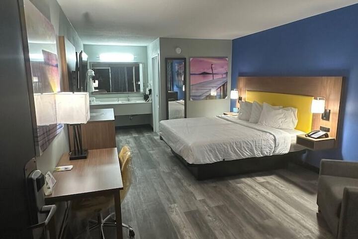 Days Inn & Suites by Wyndham Jennings