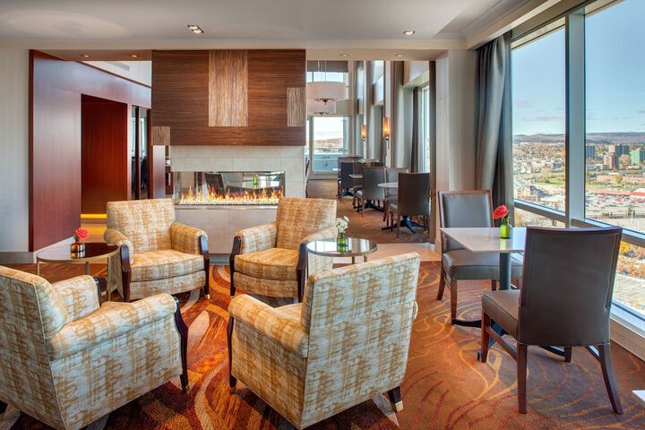 Lounge 140 of 165