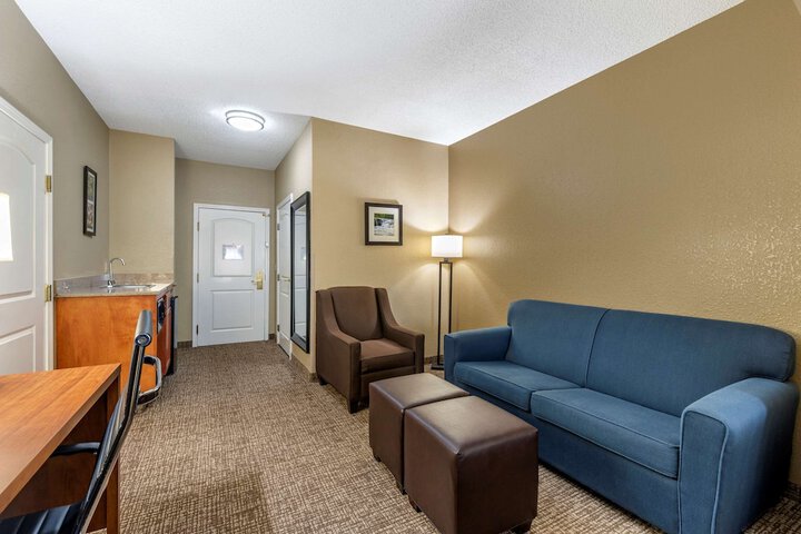 Room 17 of 28