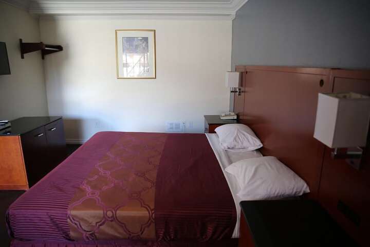 Room 21 of 34