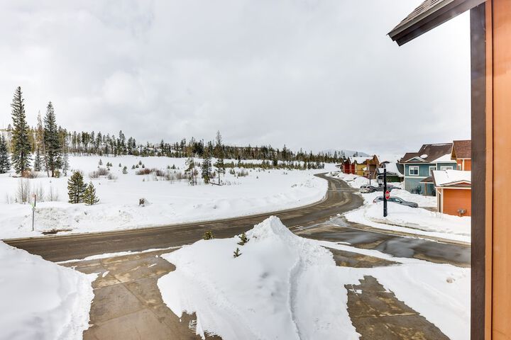 Convenient Fraser Townhome w / Hot Tub Near Hikes!